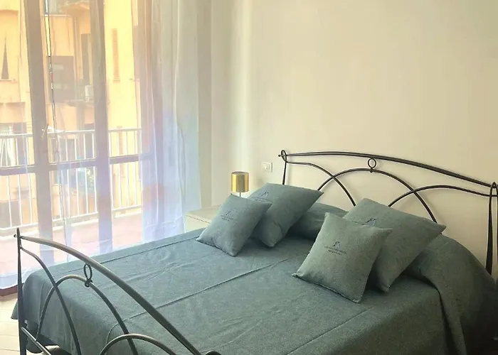 Arts At 5 Terre Coast